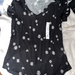 Short sleeve, v neck sunflower top